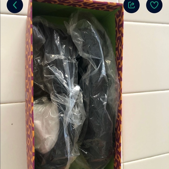 AUTHENTIC Tory Burch flats - Picture 3 of 3